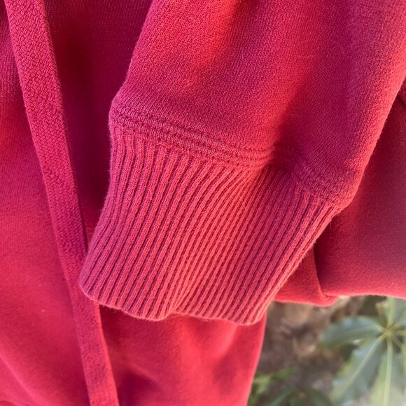 Women's Red Caslon Sweatshirt Size Medium - Picture 4 of 10